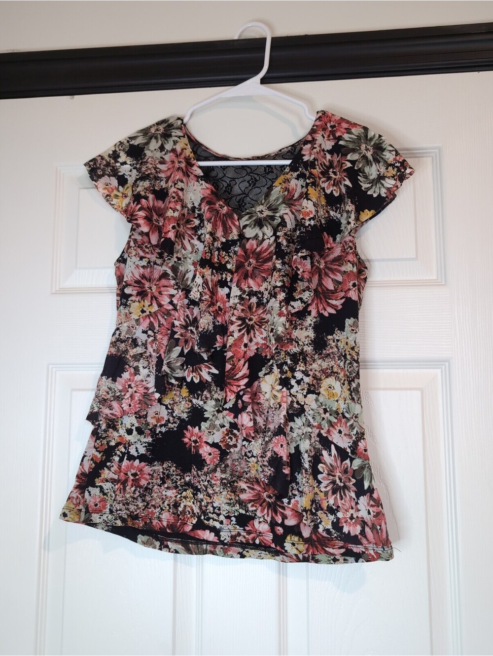 Medium floral ruffle top